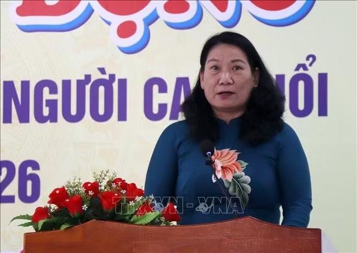 Bà Nguyễn Thị Bé Mười - Phó Chủ tịch UBND tỉnh Vĩnh Long phát biểu tại buổi lễ.