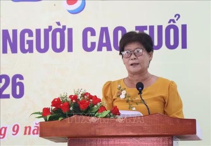 Đại diện người cao tuổi phường Long Châu, tỉnh Vĩnh Long phát biểu tại buổi lễ.