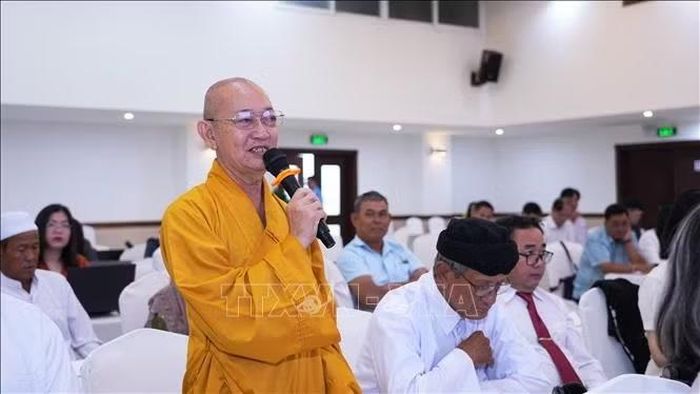 Thượng tọa Thích Quảng Tâm, Trưởng ban trị sự Giáo hội Phật giáo tỉnh Tây Ninh phát biểu thảo luận.