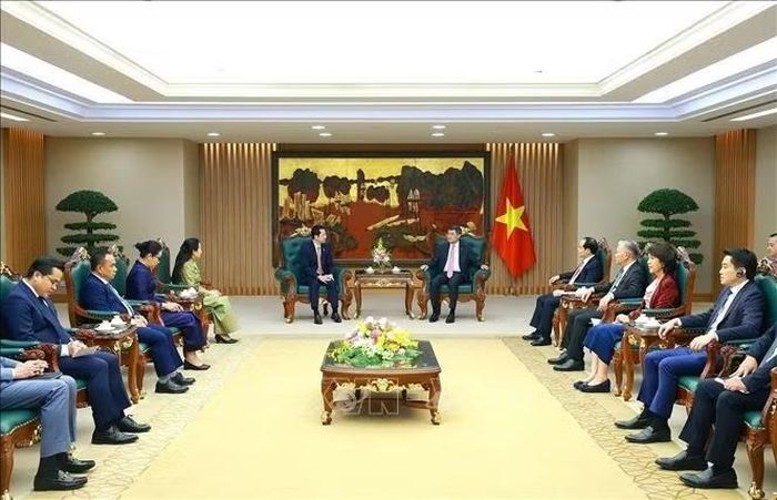 Thủ tướng Lê Minh Hưng tiếp Bộ Thanh tra Campuchia Sok Soken. Ảnh: Dương Giang/TTXVN