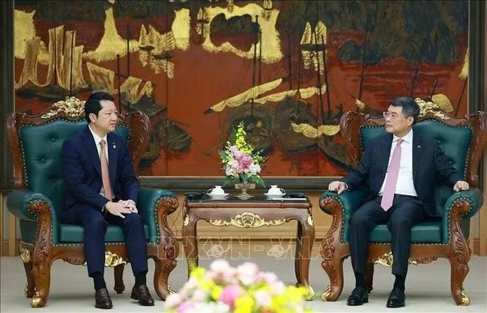 Thủ tướng Lê Minh Hưng tiếp Bộ Thanh tra Campuchia Sok Soken. Ảnh: Dương Giang/TTXVN