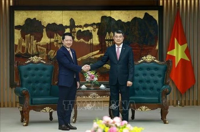Thủ tướng Lê Minh Hưng tiếp Bộ Thanh tra Campuchia Sok Soken. Ảnh: Dương Giang/TTXVN
