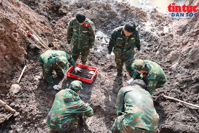 Trong ngày 29/9, tại Khu B, lực lượng làm nhiệm vụ đã phát hiện, quy tập được 6 bộ hài cốt liệt sĩ.