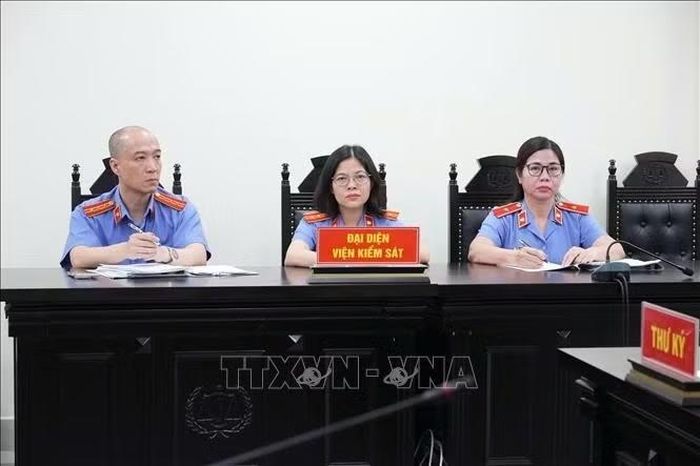 Đại diện Viện Kiểm sát tại phiên tuyên án.