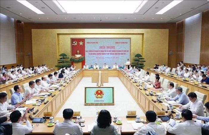 Hội nghị Ban Thường vụ Đảng uỷ Chính phủ và Ban Thường vụ Đảng uỷ Quốc hội. Ảnh: Dương Giang/TTXVN
