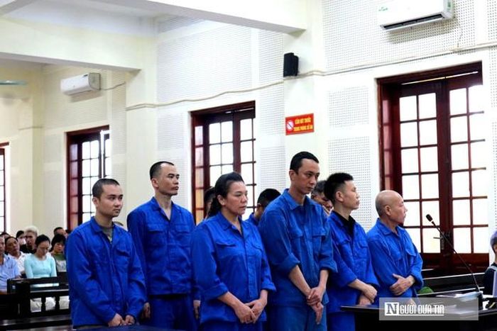 Các bị cáo nhận bản án nghiêm khắc của pháp luật.