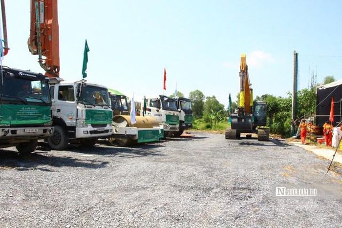 Việc xây dựng 2 cây cầu trọng điểm nối Tp.HCM - Đồng Nai giúp cho việc liên kết vùng ngày càng dễ dàng hơn, giao thương thuận lợi.