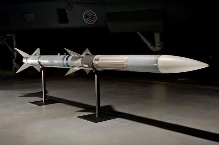 Đạn tên lửa AMRAAM (mẫu không đối không AIM-120) hiện đang được quân đội Mỹ và nhiều nước Phương Tây sử dụng. Ảnh: Wiki.