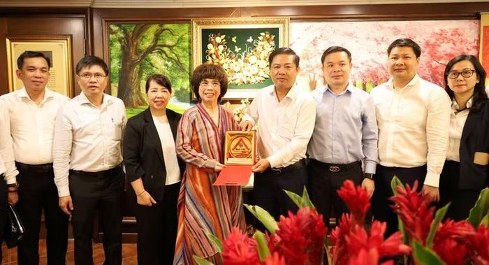 Bà Thái Hương - nhà sáng lập Tập đoàn TH tại buổi làm việc với tỉnh Đắk Lắk. Ảnh: Cổng thông tin điện tử tỉnh Đắk Lắk.