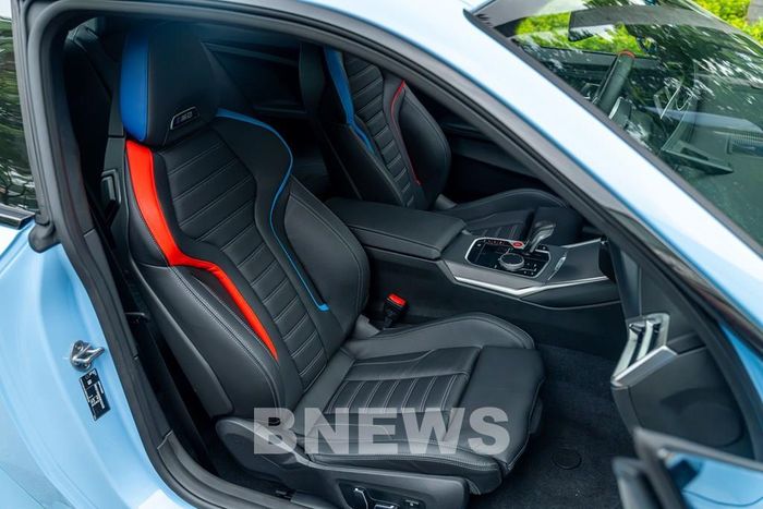 Hàng ghế trước thể thao trên BMW M2 