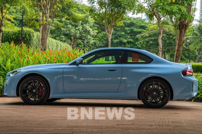 BMW M 2 có kiểu dáng coupe hai cửa, chiều dài cơ sở 2.747 mm và hệ dẫn động cầu sau. Kích thước dài x rộng x cao lần lượt 4.580 x 1.887 x 1.403 mm.
