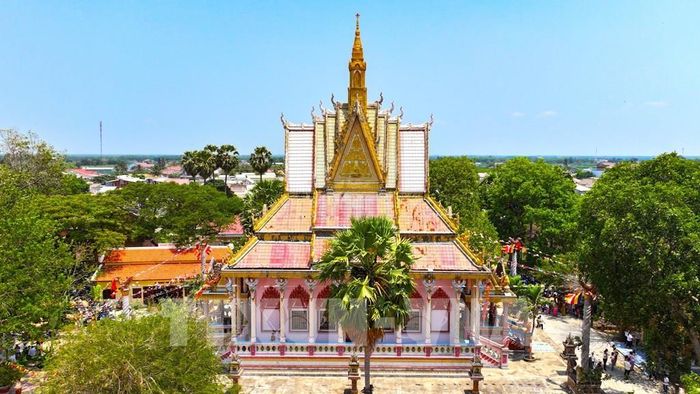 Chùa Khedol (Botum Kiri Rangsay) tại phường Bình Minh, là biểu tượng văn hoá Khmer đặc trưng, góp phần tạo nên bản sắc văn hóa đa dạng, đặc sắc của tỉnh Tây Ninh. Ảnh: Minh Phú - TTXVN