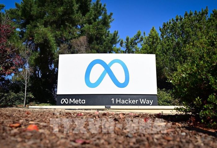 Biểu tượng Meta tại trụ sở của Tập đoàn ở Menlo Park, California, Mỹ. Ảnh: Anadolu Agency/TTXVN