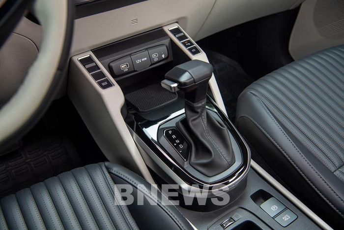 Kia Carens Clavis được trang bị động cơ xăng Smartstream 1.5L thế hệ mới, cho công suất tối đa 113 mã lực và mô-men xoắn cực đại 144 Nm, kết hợp với hộp số tự động vô cấp thông minh CVT