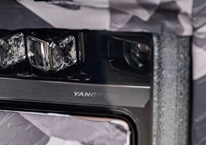 Một số chi tiết trên mẫu xe Yangwang mới (Ảnh: Carscoops).