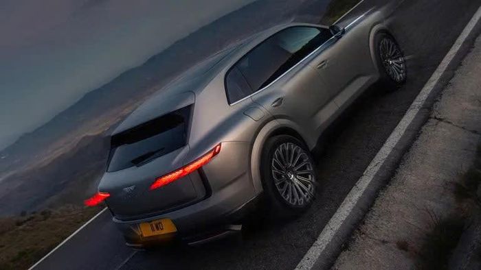 Bentley Torcal 2028 sử dụng nhịp của động cơ V8 dung tích 6,75 lít làm cảm hứng, sau đó cho các nghệ sĩ trống tái tạo.