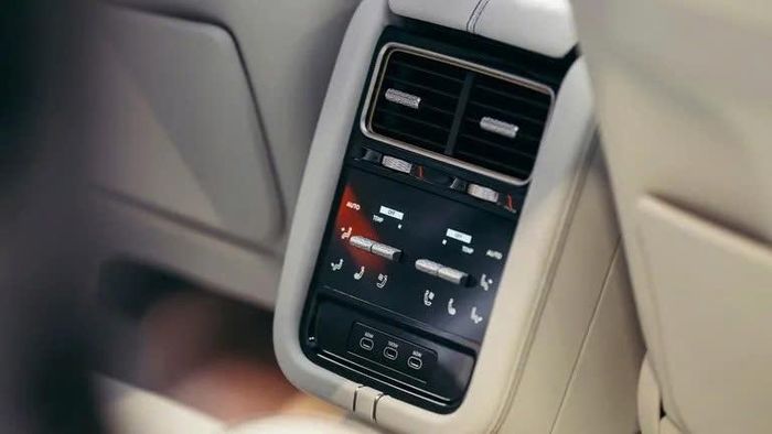 Nội thất của Bentley Torcal 2028.