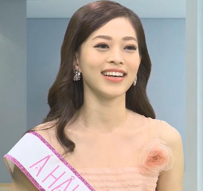  Phương Nga có hành trình riêng trong lĩnh vực sắc đẹp và truyền thông.