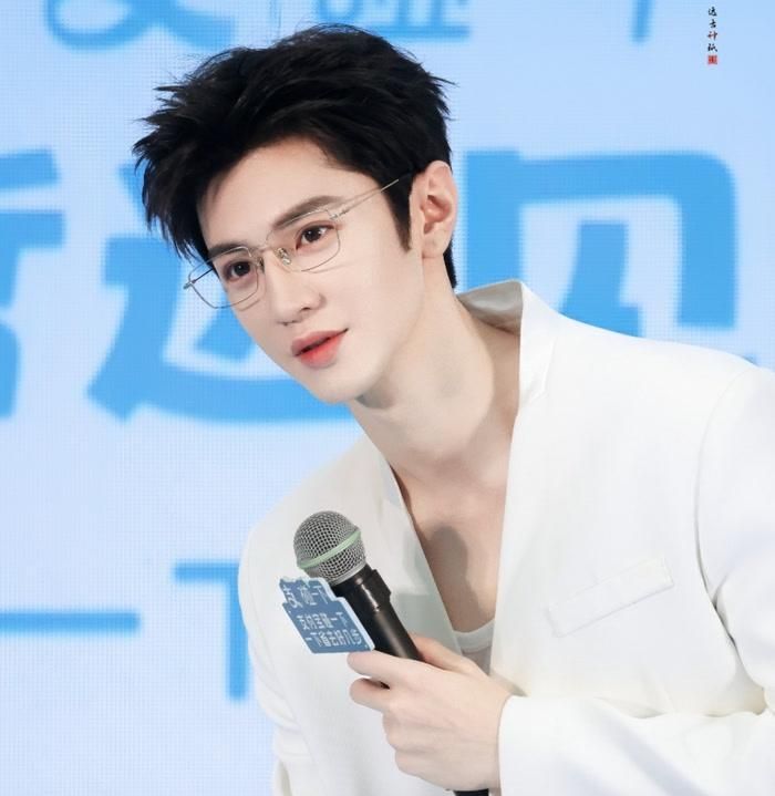Trần Triết Viễn vào vai Nhiếp chính vương Đồ Ẩn trong Triều Ngọc Giai. Ảnh: Weibo