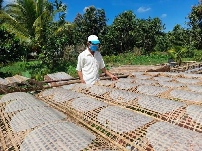 Khung cảnh ở làng nghề làm bánh tráng Cù Lao Mây ở Vĩnh Long. Ảnh: Sưu tầm