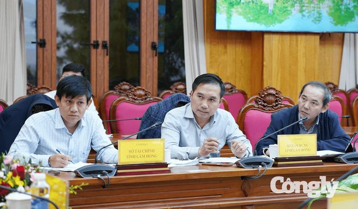 Đại diện các sở, ngành tham dự cuộc họp.