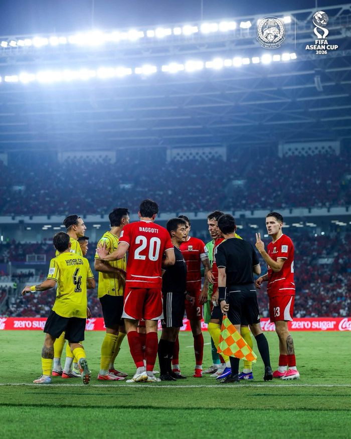 Trận đấu diễn ra cũng khá căng thẳng nhiều va chạm. Ảnh: fb Malaysia NT