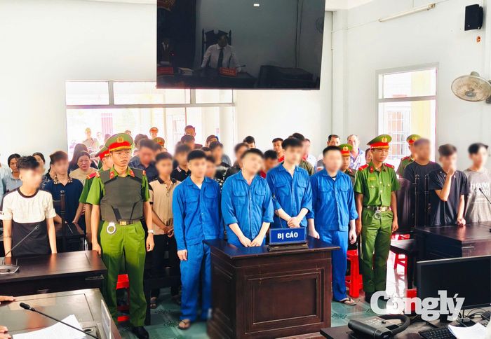 Quang cảnh phiên tòa.