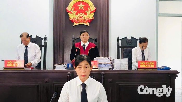 Hội đồng xét xử.