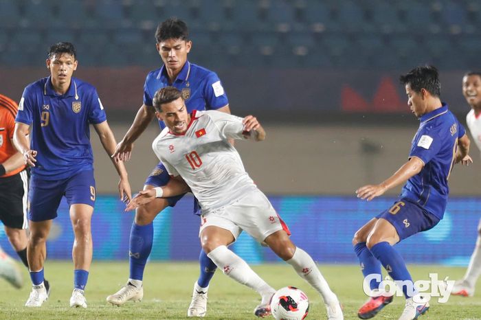 Thất bại trước Thái Lan khiến ĐT Việt Nam không còn cơ hội giành vé vào chung kết FIFA ASEAN CUP 2026. Đây cũng là trận đấu cho thấy HLV Kim Sang Sik đang tiếp tục tìm kiếm bộ khung mới cho đội tuyển, trong bối cảnh nhiều trụ cột chưa thể góp mặt hoặc chưa đạt trạng thái tốt nhất. Ảnh: Phạm Đình.