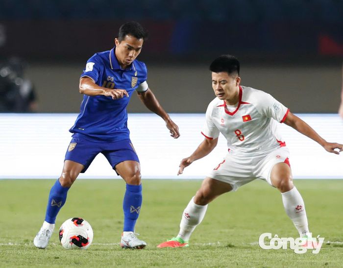 Lê Phạm Thành Long rất vất vả trước "Messi Thái Lan": Ảnh: Phạm Đình.