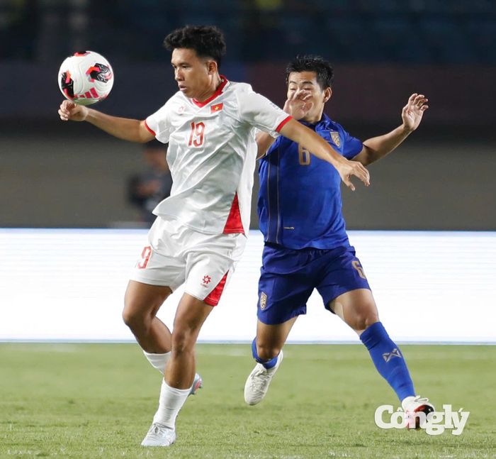 Minh Khoa chơi ổn định trong những phút có mặt trên sân của hiệp đấu đầu tiên. Ảnh: Phạm Đình.