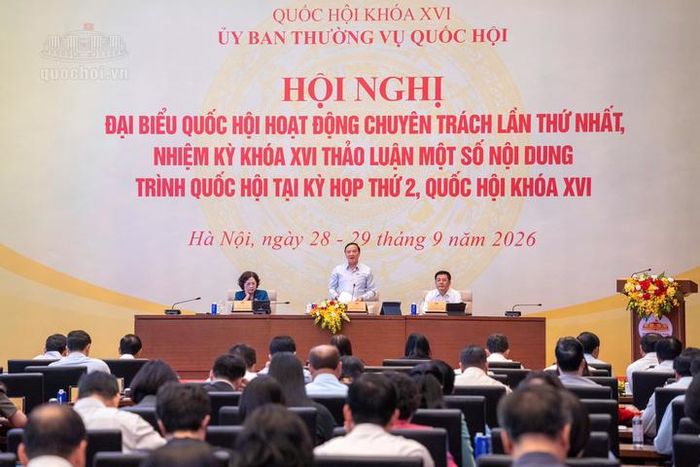 Phó Chủ tịch Quốc hội Nguyễn Khắc Định điều hành hội nghị. Ảnh: Quochoi.vn