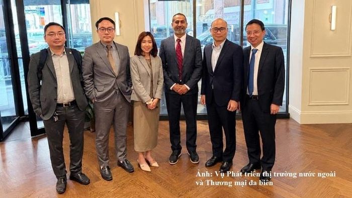 Lãnh đạo các đơn vị của Bộ Công Thương làm việc với Phó Chủ tịch Tập đoàn Walmart.