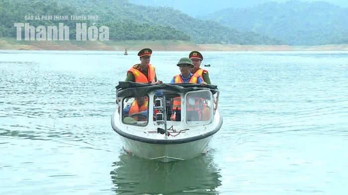 Tăng cường tuần tra, kiểm soát, giữ an toàn cho người và phương tiện lưu thông trên lòng hồ Cửa Đạt.