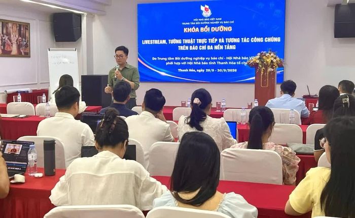 Biên tập viên Lê Bảo An trao đổi những kiến thức, kinh nghiệm và kỹ năng liên quan đến livestream, tường thuật trực tiếp.