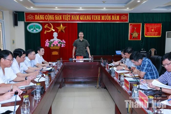Toàn cảnh buổi làm việc với Bệnh viện Đa khoa tỉnh.
