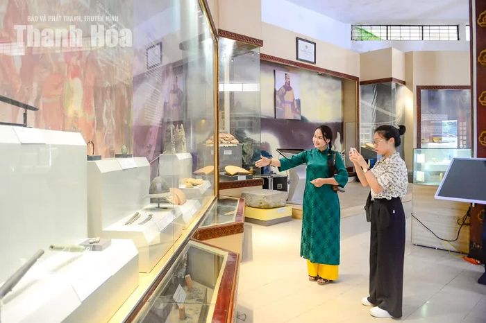 Đến nay, Nhà trưng bày hiện vật Khu di tích quốc gia đặc biệt Lam Kinh đang trưng bày khoảng 300 hiện vật cổ. Phần lớn có niên đại khoảng 500 năm, gắn với văn hóa, lịch sử thời Lê Sơ, thế kỷ XV.