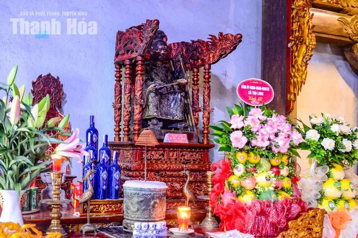 Sự hiện diện của các nhân vật lịch sử trong không gian thờ tự góp phần gợi nhắc về một thời kỳ lịch sử hào hùng, nơi những con người cùng chung một chí hướng đã góp sức tạo nên thắng lợi của cuộc khởi nghĩa Lam Sơn.