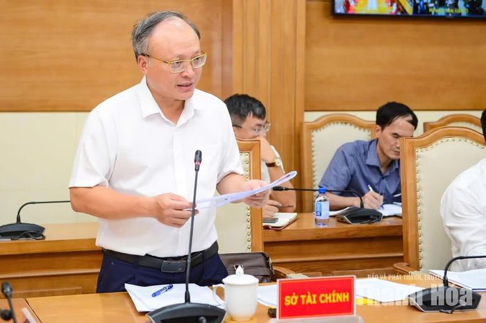 Giám đốc Sở Tài chính Lê Trọng Thụ báo cáo tại hội nghị. Ảnh: Hoàng Đông