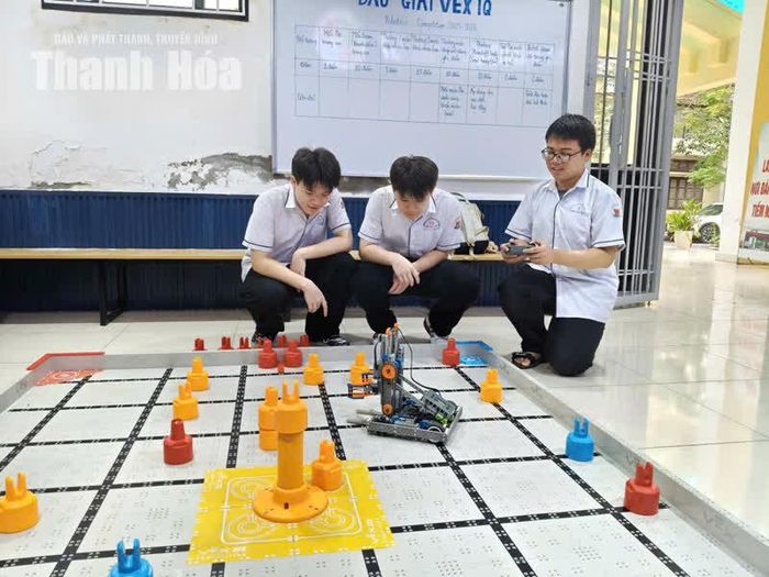 Từ những thiết bị hiện đại, học sinh có thêm cơ hội khám phá khoa học và phát triển tư duy sáng tạo.