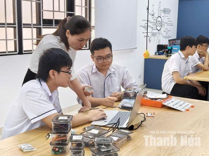 Một giờ học STEM tại Trường THPT Chuyên Lam Sơn.