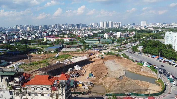 Dự án nút giao thông nêu trên thuộc dự án đầu tư xây dựng đường giao thông bao quanh khu tưởng niệm danh nhân Chu Văn An với đường 70 (đường Phan Trọng Tuệ - nút đường Phạm Tu - đường 70). 