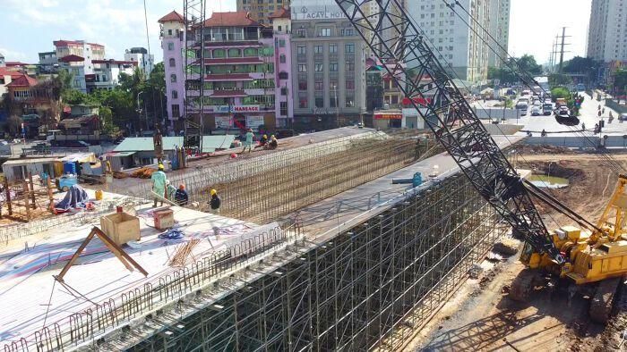 Đầu năm 2016, khu vực nút giao này mới bắt đầu được giải phóng mặt bằng. 