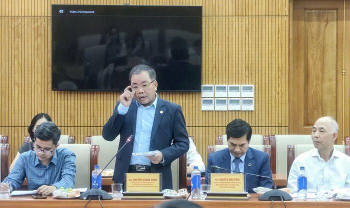  Ông Nguyễn Quang Huân, Đại biểu Quốc hội khóa XV, Phó Chủ tịch Hội Doanh nhân Tư nhân Việt Nam; Bí thư Đảng ủy, Chủ tịch HĐQT Công ty cổ phần Halcom Việt Nam phát biểu tại Hội thảo. Ảnh: MH.