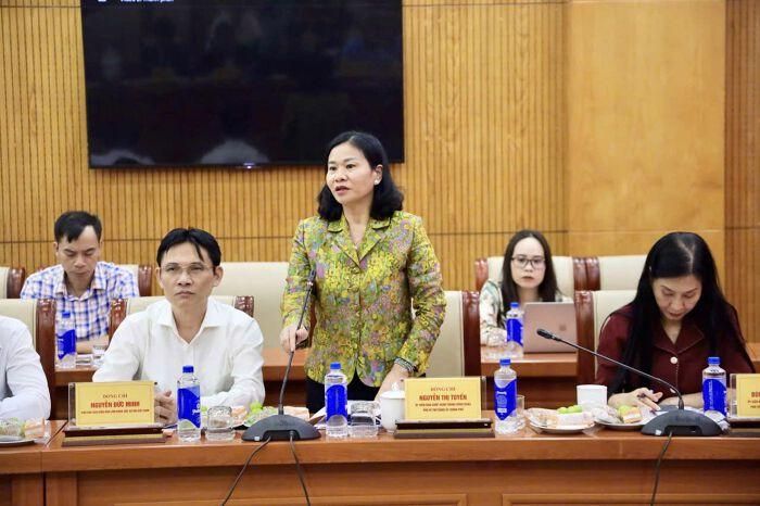 Bà Nguyễn Thị Tuyến, Ủy viên Trung ương Đảng, Phó Bí thư Đảng ủy Chính phủ, Thủ trưởng Cơ quan Đảng ủy Chính phủ, Đại biểu Quốc hội khóa XVI phát biểu tại Hội thảo. Ảnh: Thành Trung.