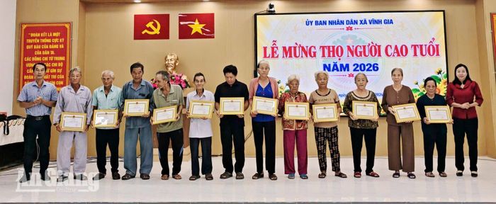 Mừng thọ người cao tuổi xã Vĩnh Gia.