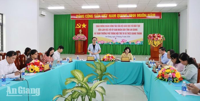 Thứ trưởng Bộ Giáo dục và Đào tạo Nguyễn Thị Quyên Thanh phát biểu tại buổi làm việc.