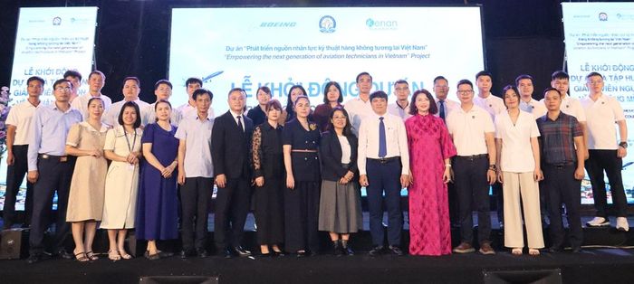  Các đại biểu cùng thầy cô sẽ tham gia lớp tập huấn chuyên sâu ngay sau khi Dự án được khởi động. 