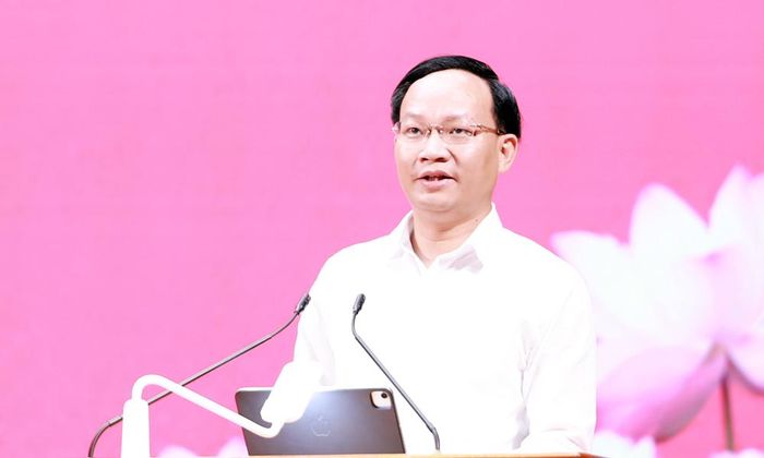 Đồng chí Phạm Văn Thịnh, Ủy viên Ban Thường vụ Thành ủy, Phó Chủ tịch UBND thành phố trình bày một số chuyên đề.