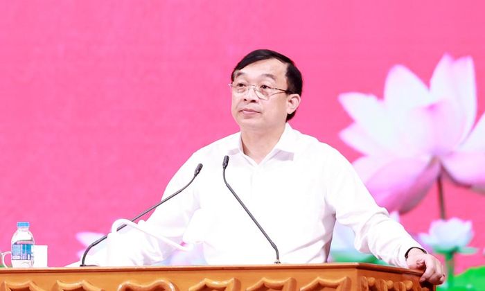 Đồng chí Nguyễn Đình Lợi, Ủy viên Ban Thường vụ, Trưởng Ban Tuyên giáo Thành ủy trình bày chuyên đề tại Hội nghị.